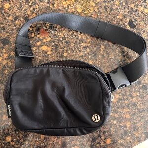 Lululemon everywhere belt bag